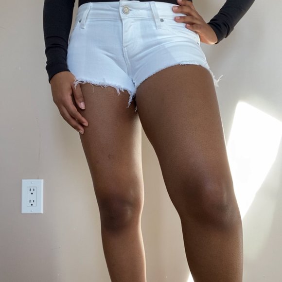 Aritzia Low rise White frayed shorts - Picture 8 of 16